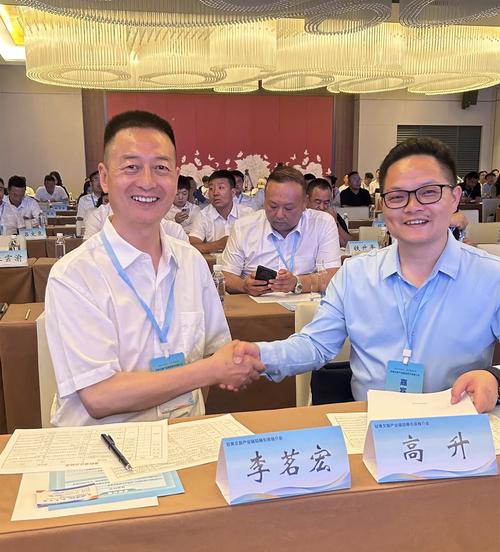 在在甘肃招商引资推介会上成功签约